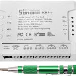 Sonoff 4CH pro es un dispositivo IOT en el que puedes controlar dos persianas y controlarlas por los asistentes de voz de google y amazon alexa.